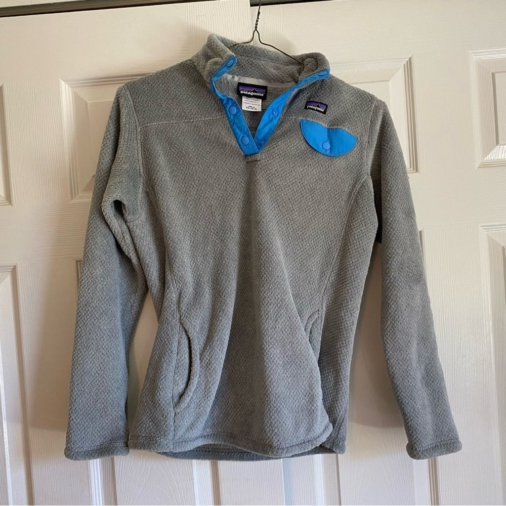 Little girls size XXL 16-18 Patagonia fleece snap up grey and blue women’s